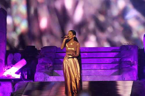 Jhené Aiko sets a vibe with the 'Magic Hour' tour