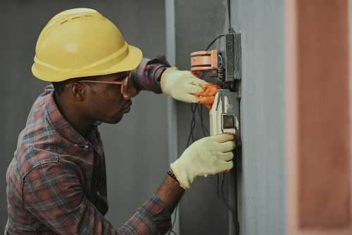 Business Electricity Rates: Are You Stuck In An Expensive Contract? - The Money Coach
